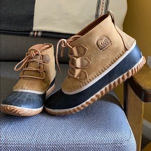 Sorel Out N About tan duck boots